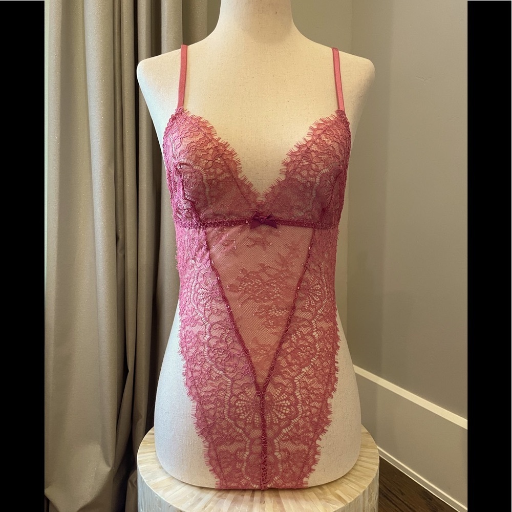 ❤️ BRAND NEW NEVER WORN EXQUISITELY GORGEOUS VS MAUVE PINK LACY ONE-PIECE TEDDY!